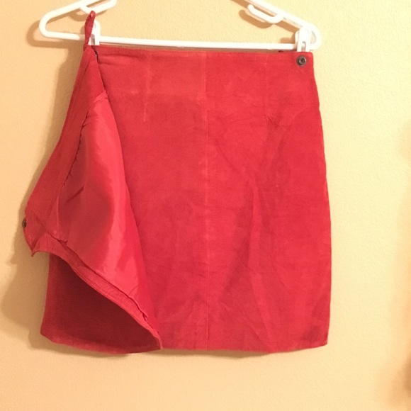 Vintage Italian red suede skirt - Picture 2 of 4